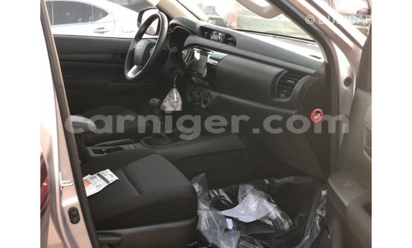 Sayi Imported Toyota Hilux Other Mota in Import - Dubai a Agadez Sayi Imported Toyota Hilux Other Mota in Import - Dubai a Agadez