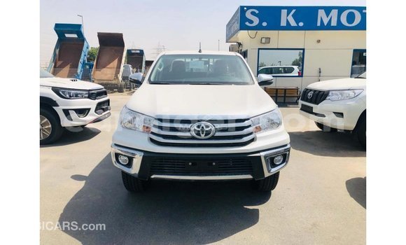 Sayi Imported Toyota Hilux White Mota in Import - Dubai a Agadez Sayi Imported Toyota Hilux White Mota in Import - Dubai a Agadez