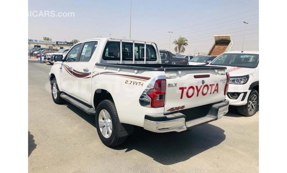 Sayi Imported Toyota Hilux White Mota in Import - Dubai a Agadez Sayi Imported Toyota Hilux White Mota in Import - Dubai a Agadez