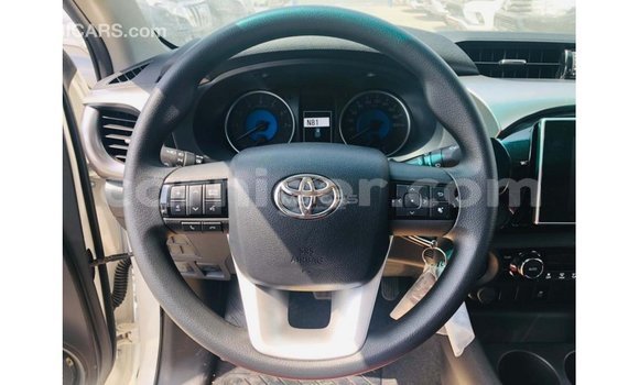 Sayi Imported Toyota Hilux White Mota in Import - Dubai a Agadez Sayi Imported Toyota Hilux White Mota in Import - Dubai a Agadez
