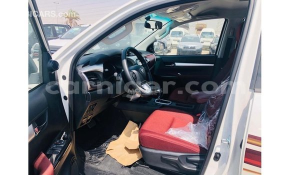 Sayi Imported Toyota Hilux White Mota in Import - Dubai a Agadez Sayi Imported Toyota Hilux White Mota in Import - Dubai a Agadez