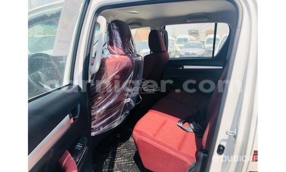 Sayi Imported Toyota Hilux White Mota in Import - Dubai a Agadez Sayi Imported Toyota Hilux White Mota in Import - Dubai a Agadez