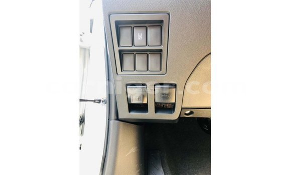 Sayi Imported Toyota Hilux White Mota in Import - Dubai a Agadez Sayi Imported Toyota Hilux White Mota in Import - Dubai a Agadez