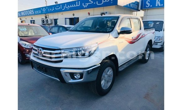 Buy Import Toyota Hilux White Car in Import - Dubai in Agadez Buy Import Toyota Hilux White Car in Import - Dubai in Agadez