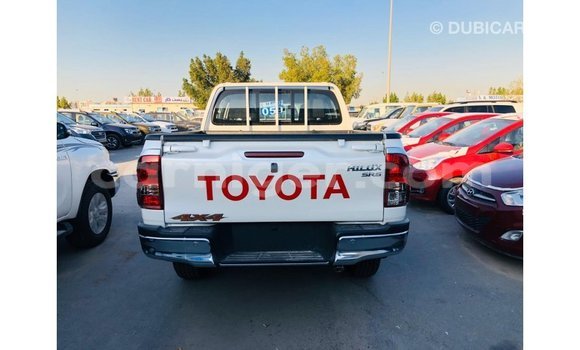 Buy Import Toyota Hilux White Car in Import - Dubai in Agadez Buy Import Toyota Hilux White Car in Import - Dubai in Agadez