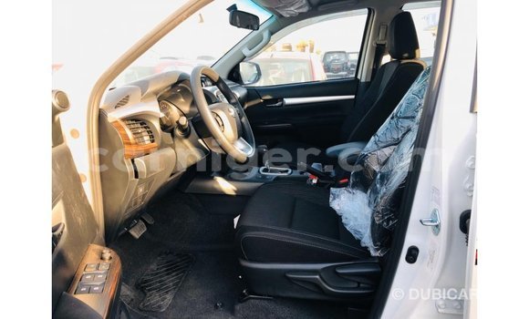 Buy Import Toyota Hilux White Car in Import - Dubai in Agadez Buy Import Toyota Hilux White Car in Import - Dubai in Agadez