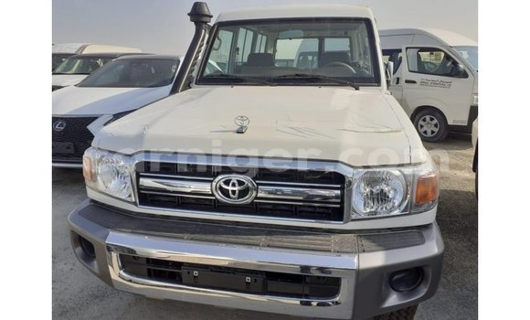 Buy Import Toyota Land Cruiser White Truck in Import - Dubai in Agadez Buy Import Toyota Land Cruiser White Truck in Import - Dubai in Agadez