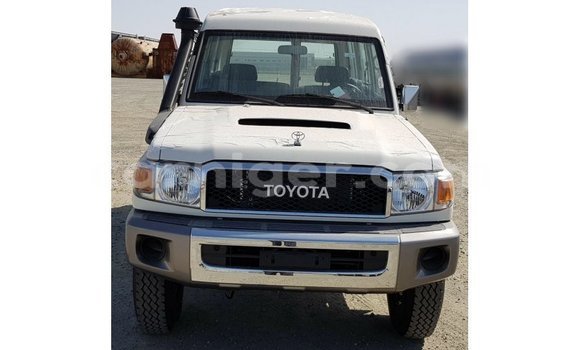 Buy Import Toyota Land Cruiser White Truck in Import - Dubai in Agadez Buy Import Toyota Land Cruiser White Truck in Import - Dubai in Agadez
