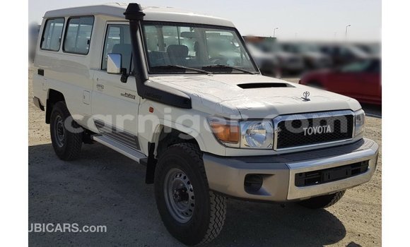 Buy Import Toyota Land Cruiser White Truck in Import - Dubai in Agadez Buy Import Toyota Land Cruiser White Truck in Import - Dubai in Agadez