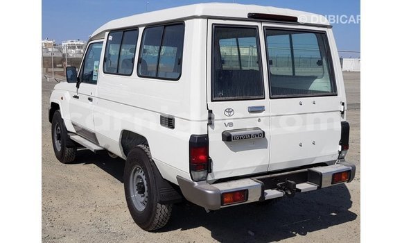 Buy Import Toyota Land Cruiser White Truck in Import - Dubai in Agadez Buy Import Toyota Land Cruiser White Truck in Import - Dubai in Agadez
