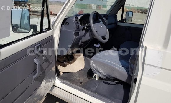 Buy Import Toyota Land Cruiser White Truck in Import - Dubai in Agadez Buy Import Toyota Land Cruiser White Truck in Import - Dubai in Agadez