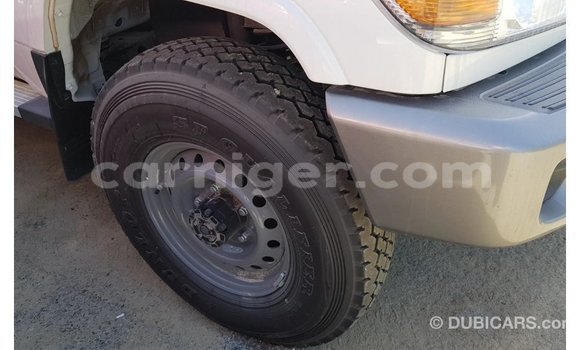 Buy Import Toyota Land Cruiser White Truck in Import - Dubai in Agadez Buy Import Toyota Land Cruiser White Truck in Import - Dubai in Agadez
