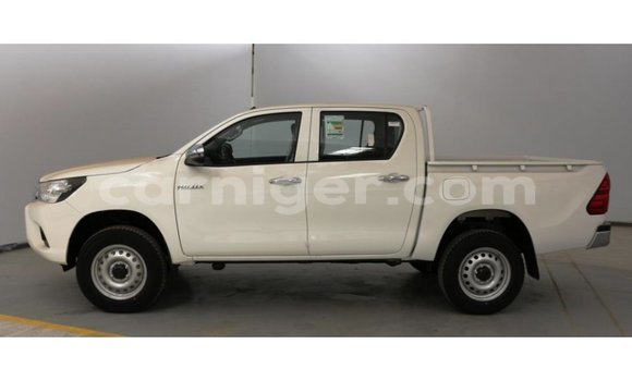 Buy Import Toyota Hilux White Car in Import - Dubai in Agadez Buy Import Toyota Hilux White Car in Import - Dubai in Agadez