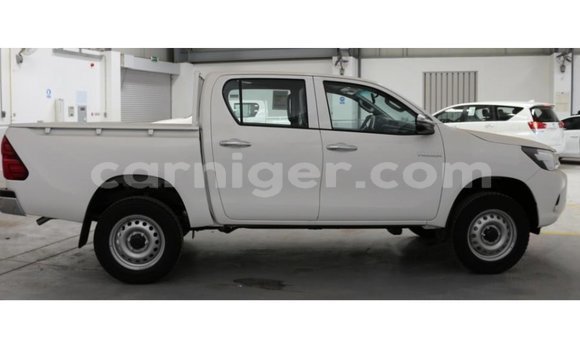 Buy Import Toyota Hilux White Car in Import - Dubai in Agadez Buy Import Toyota Hilux White Car in Import - Dubai in Agadez