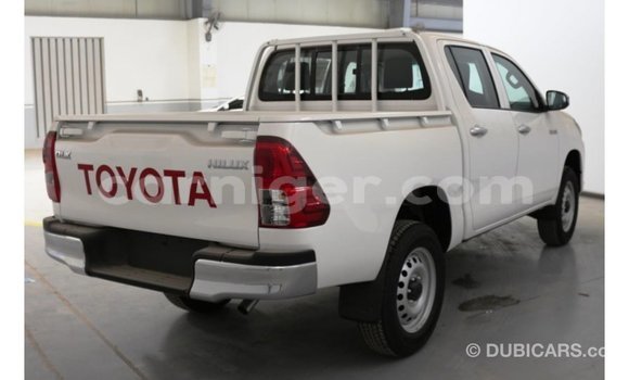 Buy Import Toyota Hilux White Car in Import - Dubai in Agadez Buy Import Toyota Hilux White Car in Import - Dubai in Agadez