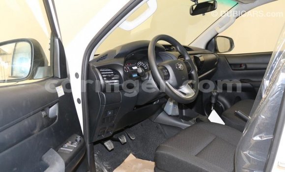 Buy Import Toyota Hilux White Car in Import - Dubai in Agadez Buy Import Toyota Hilux White Car in Import - Dubai in Agadez
