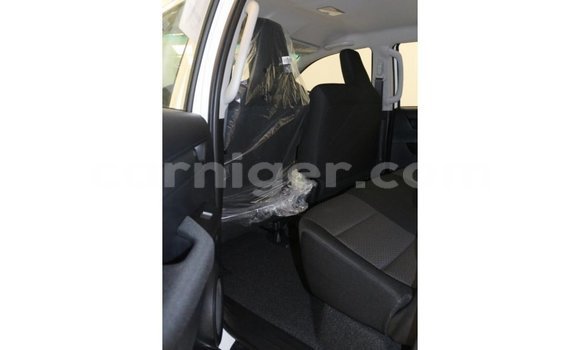 Buy Import Toyota Hilux White Car in Import - Dubai in Agadez Buy Import Toyota Hilux White Car in Import - Dubai in Agadez