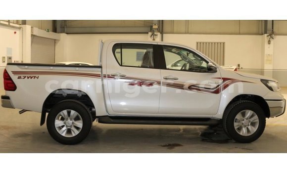Buy Import Toyota Hilux White Car in Import - Dubai in Agadez Buy Import Toyota Hilux White Car in Import - Dubai in Agadez