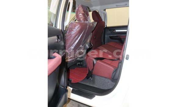 Buy Import Toyota Hilux White Car in Import - Dubai in Agadez Buy Import Toyota Hilux White Car in Import - Dubai in Agadez