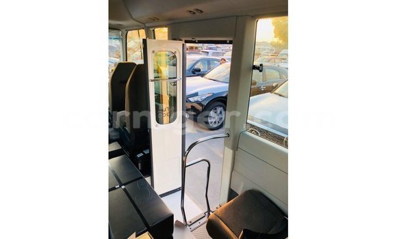 Sayi Imported Toyota Coaster White Mota in Import - Dubai a Agadez Sayi Imported Toyota Coaster White Mota in Import - Dubai a Agadez