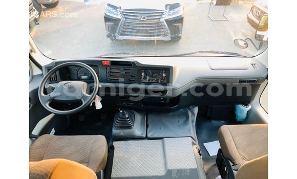 Sayi Imported Toyota Coaster White Mota in Import - Dubai a Agadez Sayi Imported Toyota Coaster White Mota in Import - Dubai a Agadez