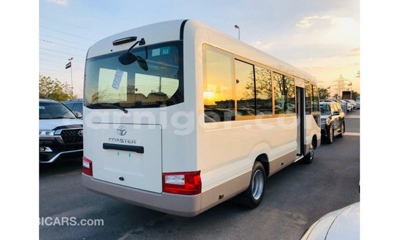 Sayi Imported Toyota Coaster White Mota in Import - Dubai a Agadez Sayi Imported Toyota Coaster White Mota in Import - Dubai a Agadez