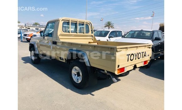 Sayi Imported Toyota Land Cruiser Beige Babbar mota in Import - Dubai a Agadez Sayi Imported Toyota Land Cruiser Beige Babbar mota in Import - Dubai a Agadez