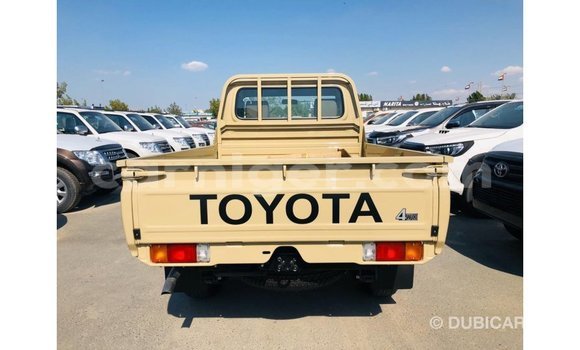 Sayi Imported Toyota Land Cruiser Beige Babbar mota in Import - Dubai a Agadez Sayi Imported Toyota Land Cruiser Beige Babbar mota in Import - Dubai a Agadez