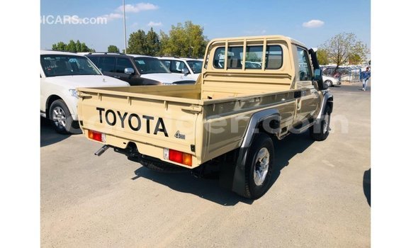 Sayi Imported Toyota Land Cruiser Beige Babbar mota in Import - Dubai a Agadez Sayi Imported Toyota Land Cruiser Beige Babbar mota in Import - Dubai a Agadez