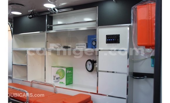 Sayi Imported Toyota Hiace White Mota in Import - Dubai a Agadez Sayi Imported Toyota Hiace White Mota in Import - Dubai a Agadez