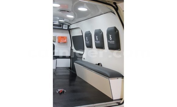 Sayi Imported Toyota Hiace White Mota in Import - Dubai a Agadez Sayi Imported Toyota Hiace White Mota in Import - Dubai a Agadez