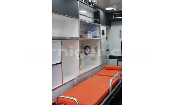 Sayi Imported Toyota Hiace White Mota in Import - Dubai a Agadez Sayi Imported Toyota Hiace White Mota in Import - Dubai a Agadez