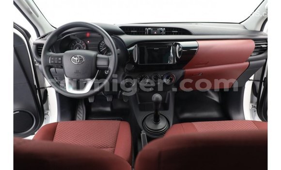 Buy Import Toyota Hilux White Car in Import - Dubai in Agadez Buy Import Toyota Hilux White Car in Import - Dubai in Agadez