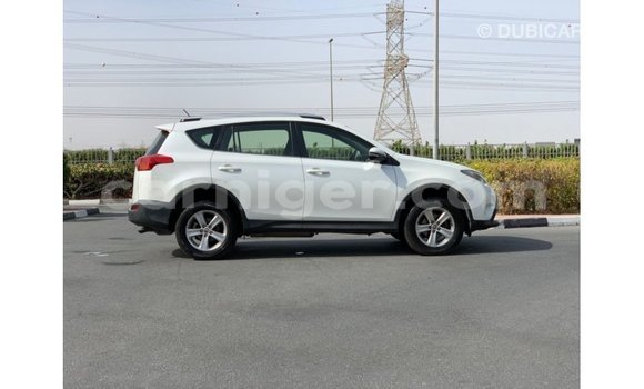 Sayi Imported Toyota Ade White Babbar mota in Import - Dubai a Agadez Sayi Imported Toyota Ade White Babbar mota in Import - Dubai a Agadez