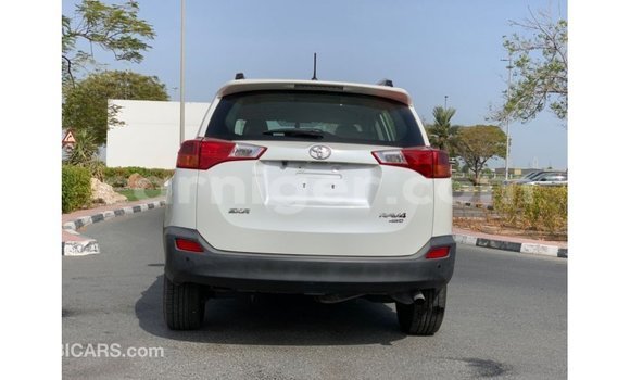 Sayi Imported Toyota Ade White Babbar mota in Import - Dubai a Agadez Sayi Imported Toyota Ade White Babbar mota in Import - Dubai a Agadez