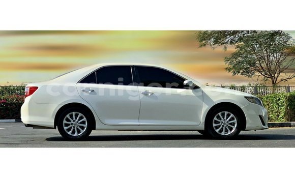 Sayi Imported Toyota Camry White Mota in Import - Dubai a Agadez Sayi Imported Toyota Camry White Mota in Import - Dubai a Agadez