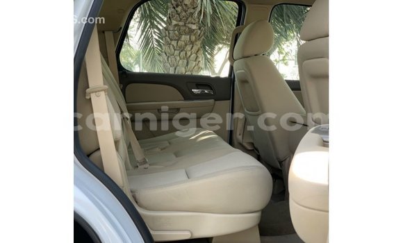 Sayi Imported Chevrolet Tahoe White Mota in Import - Dubai a Agadez Sayi Imported Chevrolet Tahoe White Mota in Import - Dubai a Agadez