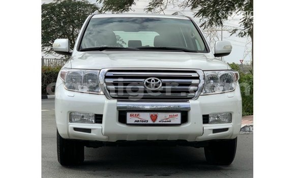 Sayi Imported Toyota Land Cruiser White Babbar mota in Import - Dubai a Agadez Sayi Imported Toyota Land Cruiser White Babbar mota in Import - Dubai a Agadez