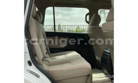 Sayi Imported Toyota Land Cruiser White Babbar mota in Import - Dubai a Agadez Sayi Imported Toyota Land Cruiser White Babbar mota in Import - Dubai a Agadez