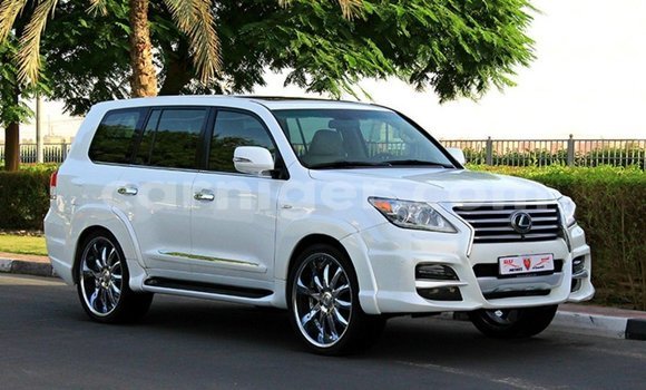 Sayi Imported Lexus LX White Mota in Import - Dubai a Agadez Sayi Imported Lexus LX White Mota in Import - Dubai a Agadez