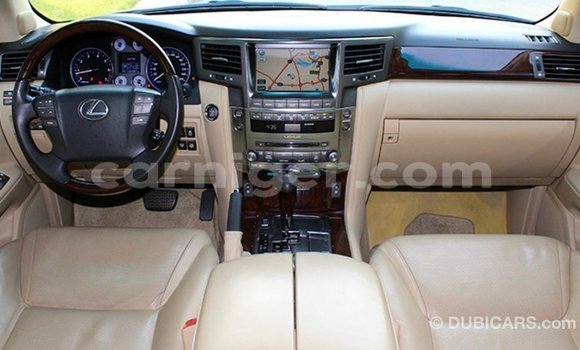 Sayi Imported Lexus LX White Mota in Import - Dubai a Agadez Sayi Imported Lexus LX White Mota in Import - Dubai a Agadez