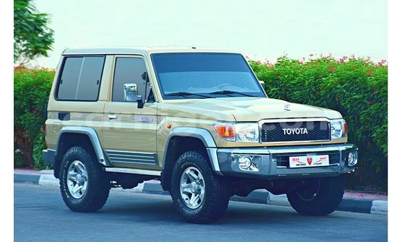 Sayi Imported Toyota Land Cruiser Beige Babbar mota in Import - Dubai a Agadez Sayi Imported Toyota Land Cruiser Beige Babbar mota in Import - Dubai a Agadez