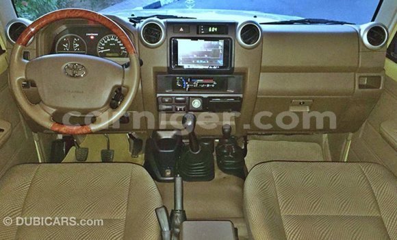 Sayi Imported Toyota Land Cruiser Beige Babbar mota in Import - Dubai a Agadez Sayi Imported Toyota Land Cruiser Beige Babbar mota in Import - Dubai a Agadez