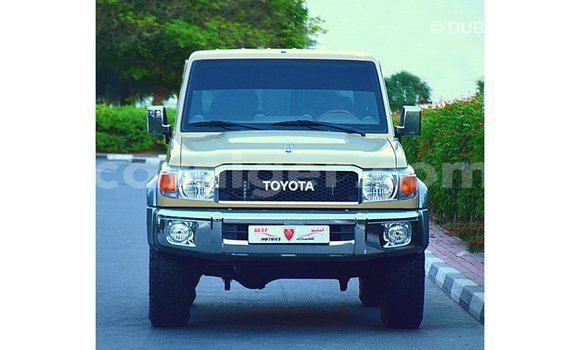 Sayi Imported Toyota Land Cruiser Beige Babbar mota in Import - Dubai a Agadez Sayi Imported Toyota Land Cruiser Beige Babbar mota in Import - Dubai a Agadez