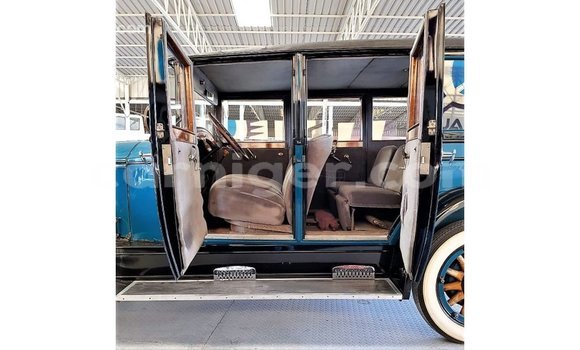 Sayi Imported Buick Electra Blue Mota in Import - Dubai a Agadez Sayi Imported Buick Electra Blue Mota in Import - Dubai a Agadez