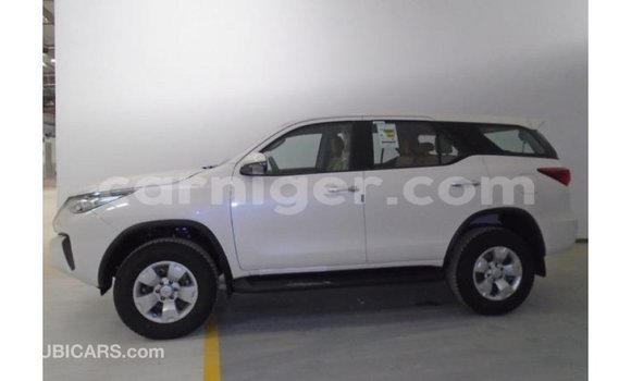 Sayi Imported Toyota Fortuner White Mota in Import - Dubai a Agadez Sayi Imported Toyota Fortuner White Mota in Import - Dubai a Agadez