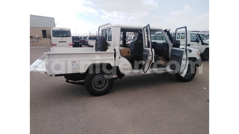 Big with watermark toyota land cruiser agadez import dubai 7305