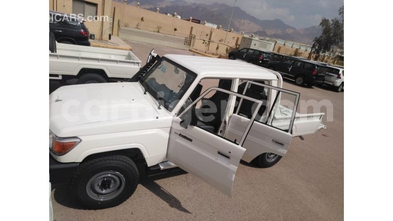 Big with watermark toyota land cruiser agadez import dubai 7305