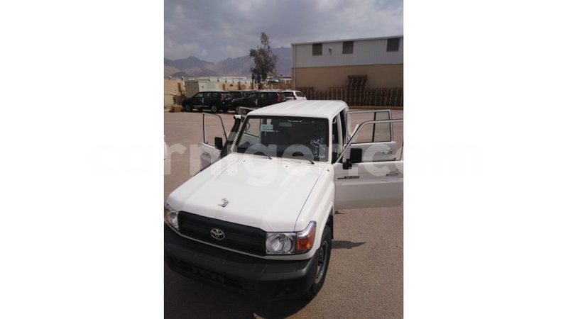 Big with watermark toyota land cruiser agadez import dubai 7305