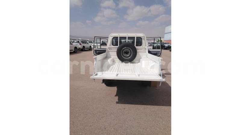 Big with watermark toyota land cruiser agadez import dubai 7305